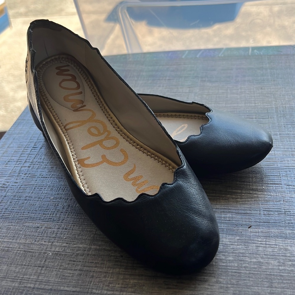 Scalloped Edge Flats